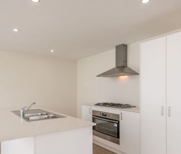 Modern and Spacious Family Home - Photo 4