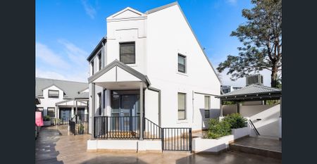 Well Located Corner Townhouse - Photo 4