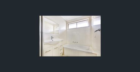 Sun-splash, Warm and Welcoming - Photo 3