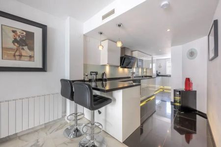 Alquiler de dúplex en Urbanización Los Naranjos de Marbella s/n - Photo 4