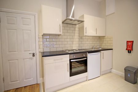 Lampton Road, Hounslow, TW3, Middlesex - Photo 2