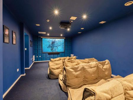 1 bedroom in a flat share to rent - Photo 2