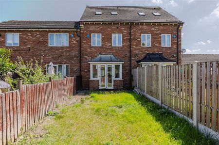 3 bedroom terraced house to rent - Photo 2