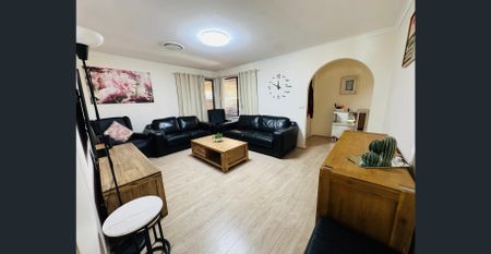 Bright, Comfortable & Solar-Efficient - Perfect Family Home - Photo 2