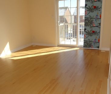 For Lease - 15 Cathedral High Street, Markham, Ontario - Photo 6