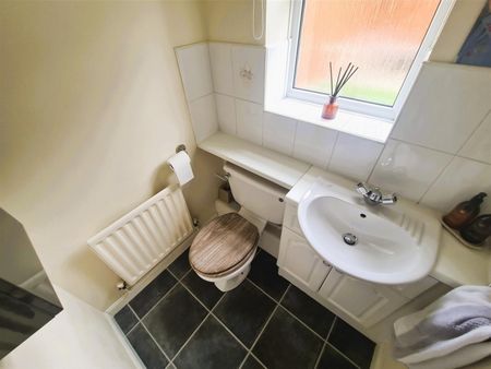 Pembroke Drive, Ingleby Barwick - Photo 2