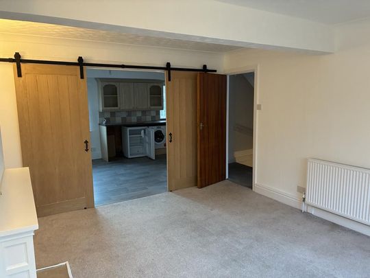 3 bedroom flat to rent - Photo 1