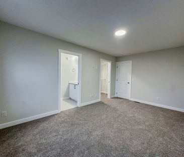 Never Lived In Family Home With Open Floor Plan & Upper Bonus Room ... - Photo 2