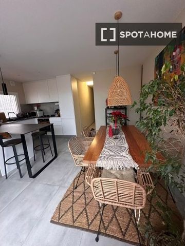 barcelona, Catalonia 08014 - Photo 2