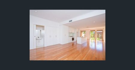 Modern Living Between the City and the Sea - Photo 5