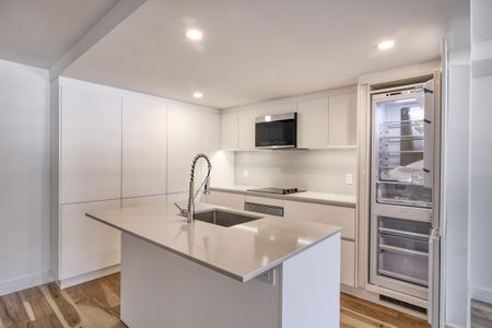 3460 Peel Street - Photo 3