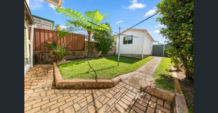 Charming Coastal Semi with Spacious Indoor & Outdoor Living - Photo 5
