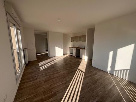 location Appartement T2 DE 64.4m² À BOBIGNY - Photo 2