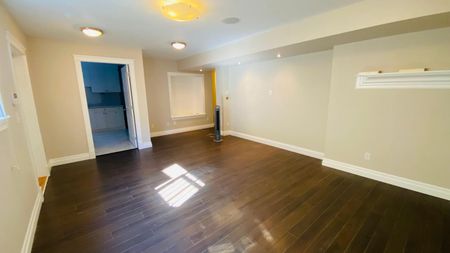 Bright & Spacious Two Bedroom Suite - Photo 5