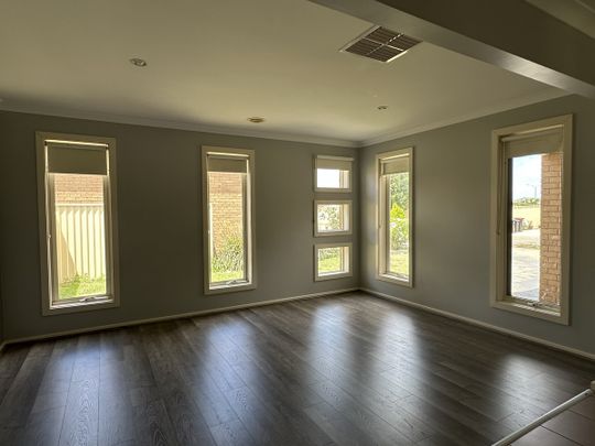 3 Savoy Nook, Shepparton VIC 3630 - Photo 1