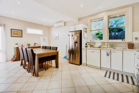 3 Bed, 2 Bath - Photo 4