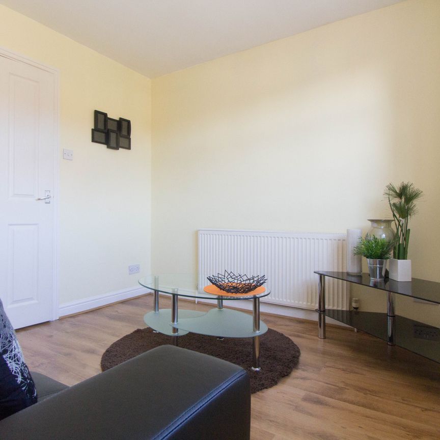 258a TINSHILL ROAD Leeds - LS16 7BT - Photo 1