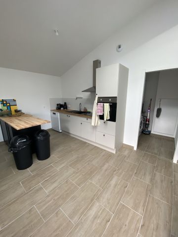 Location Appartement 4 pièces 88m² ARVEYRES 33500 - Photo 3