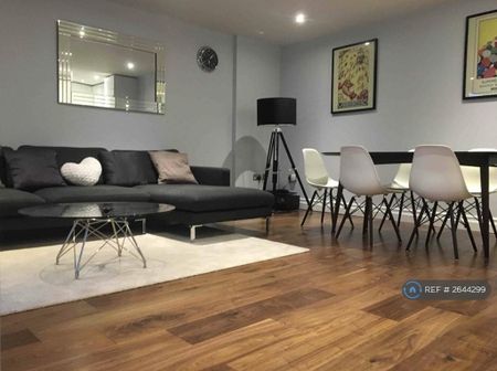 2 bedroom flat to rent - Photo 2