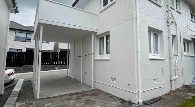 3 Bedrooms House in Mt Roskill - Photo 1