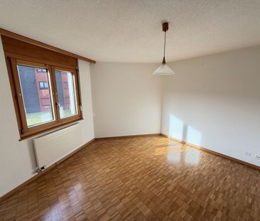 Quietly located just a few steps from the shops - Photo 5