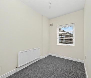 40 Dhu Varren Crescent, Belfast, BT13 3FL - Photo 2