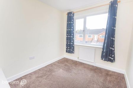 3 bedroom semi-detached house to rent - Photo 4