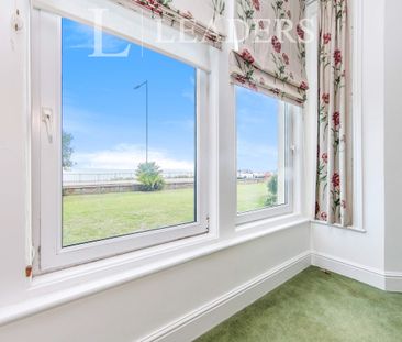 2 bedroom apartment to rent The Towers, Vista Road - Photo 2