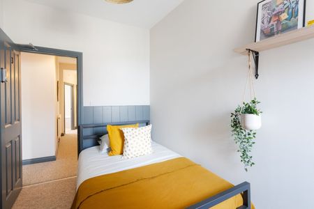 8 Bed Terraced House, Downend Road, BS16 - Photo 4