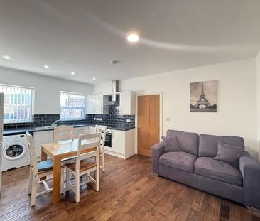 2 bedroom flat to rent - Photo 2