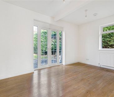 Pine Cottage is a detached family home in Chalfont St Giles, with a... - Photo 6