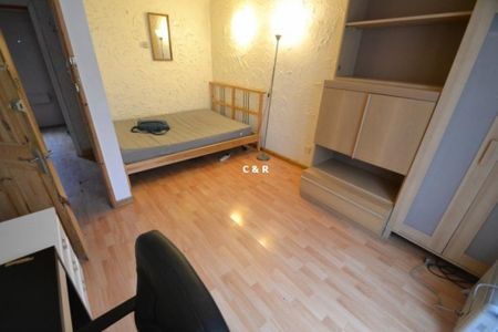 4 bedroom end of terrace house to rent - Photo 3