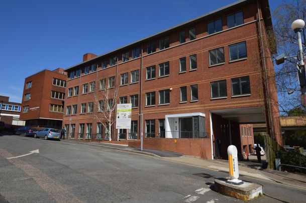 Flat to rent - Elmfield Road, Bromley, BR1 - Photo 1