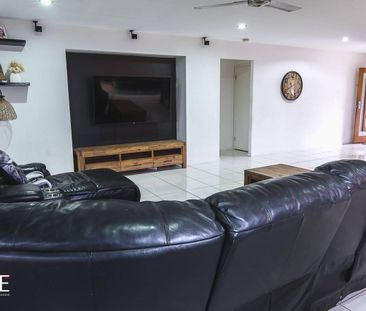 BEAUTIFUL 4 BEDROOM FAMILY HOME IN BLACKS BEACH - Photo 4