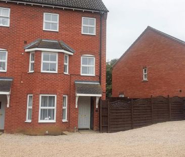 1 bedroom in a house share to rent - Photo 4