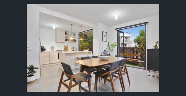 Low Maintenance Living! - Photo 1