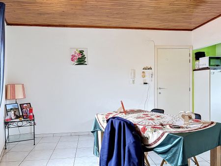 Appartement met twee slaapkamers in Morlanwelz - Photo 2