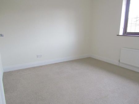 4 bedroom detached house to rent - Photo 2