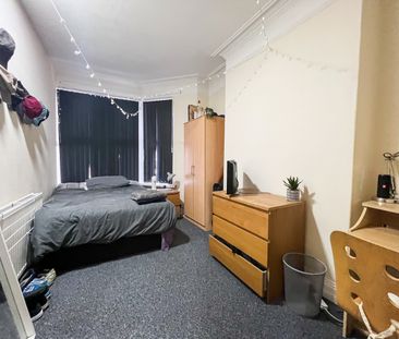 Pen-Y-Wain Road, Roath - Photo 2