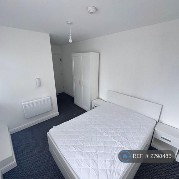 1 bedroom in a house share to rent - Photo 1