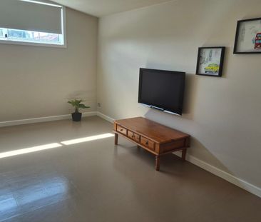 SPACIOUS, FURNISHED AND CENTRAL - Photo 3