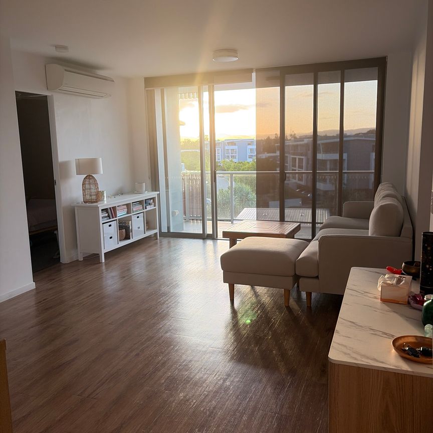 Varsity Lakes - Photo 1