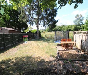 3 bedroom end of terrace house to rent - Photo 1