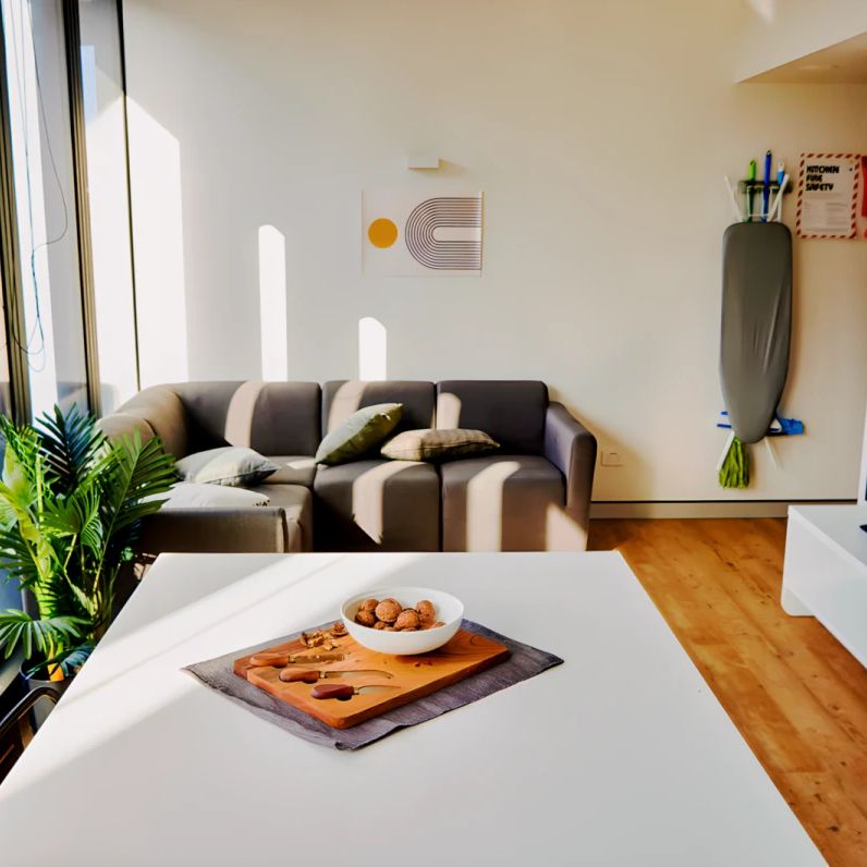 6 Bedroom Apartment - Photo 1