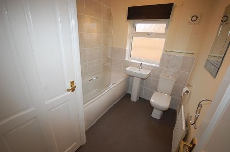 2 bedroom semi-detached house to rent - Photo 3