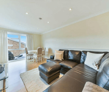 St. Peters Close, Ilford, IG2 - Photo 3