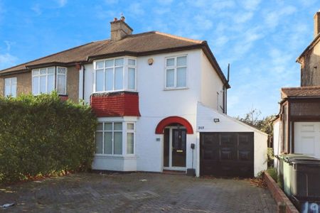 3 bedroom House To Let Total Size: 1217 SQ FT - Photo 2