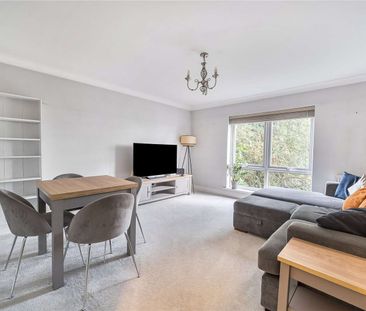 A spacious two bedroom apartment in the centre of Heathfield - Photo 4