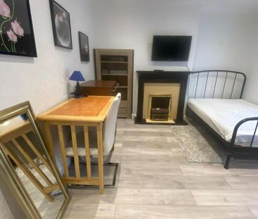 House share to rent - Photo 2