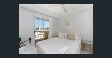 PALM BEACH PENTHOUSE - Ultra-rare and incredibly sought-after. - Photo 2